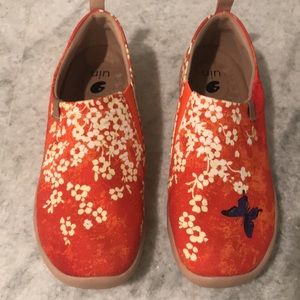 Sakura UIN Cherry Blossom Shoes Womens 10.5 (Runs Big) Red Butterfly Canvas